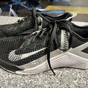 Nike Metcons Womens Size 7, Black and Silver